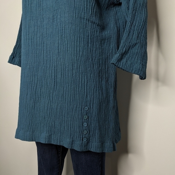 Soft Surroundings blue crinkle button accent 1/2 sleeve top L - Picture 2 of 8
